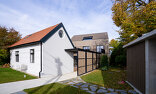 Zwei Häuser und ein Atrium Foto: Mostlikely Architecture ZT GmbH