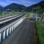 Autobahnmeisterei Kalwang - Die Autobahn ist das Dach Foto: Armin Lixl