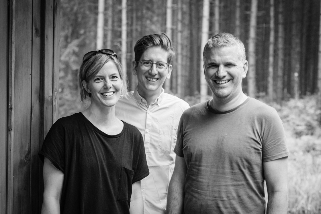 Ein Portraitfoto von He Shao Hui