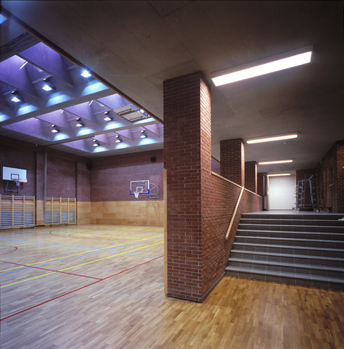 Ein Foto von János Szentiváni