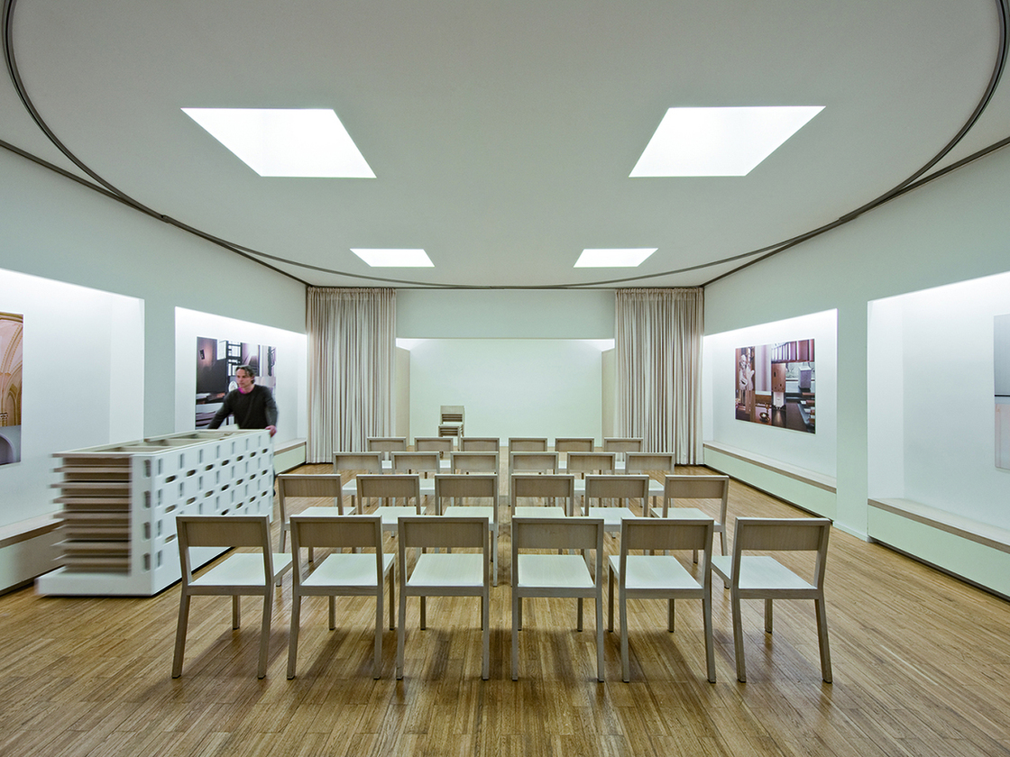 Ein Pressebild von Hertha Hurnaus