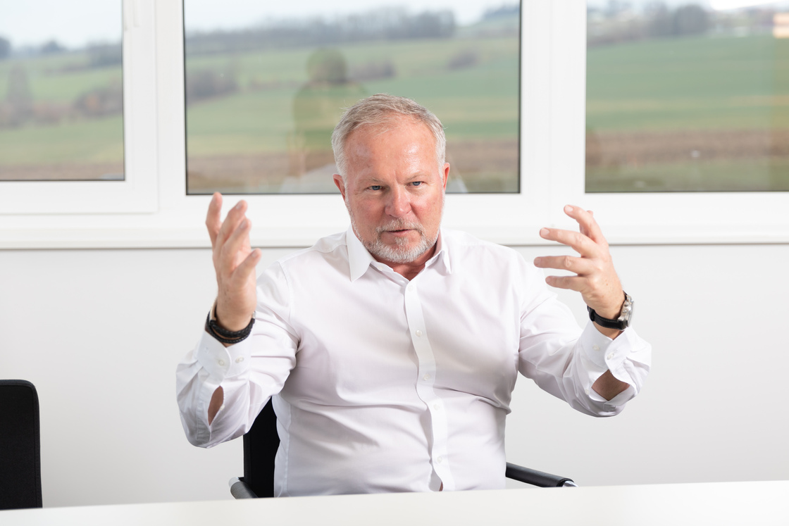 Ein Portraitfoto von Jana Madzigon