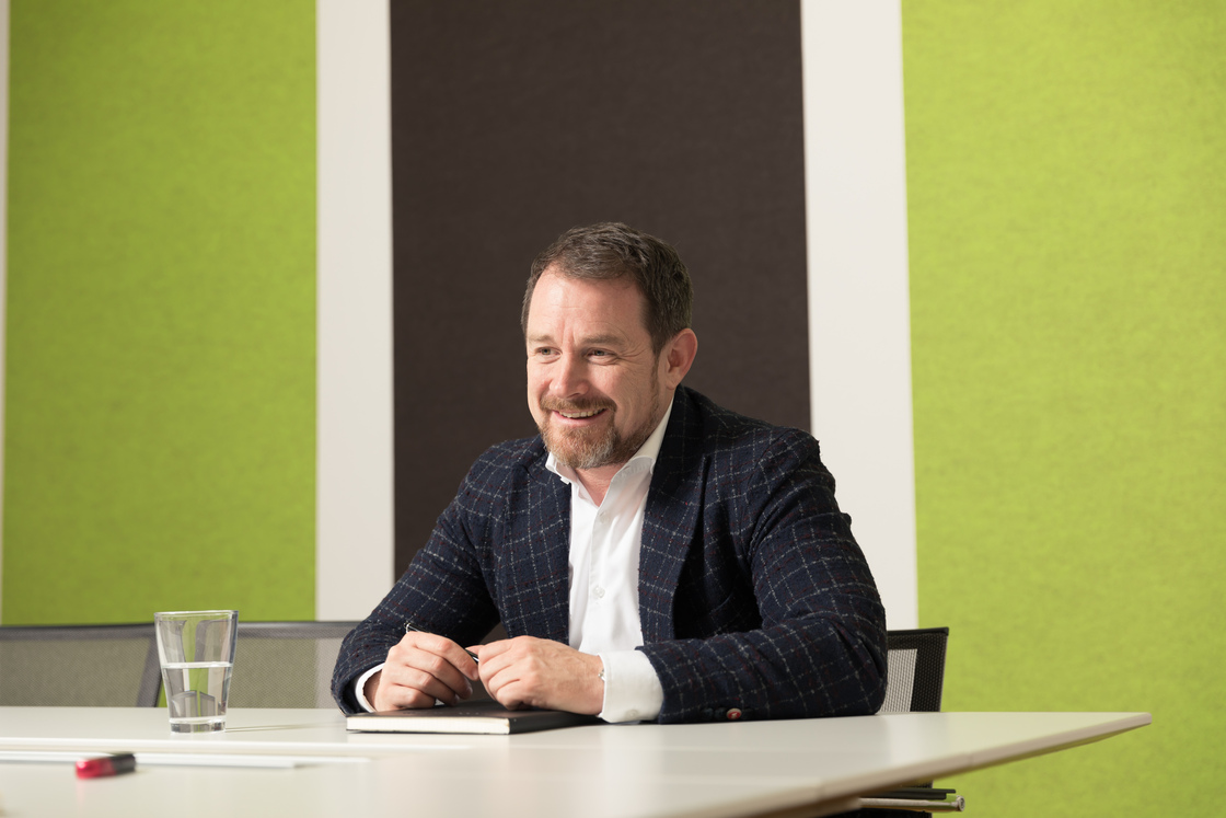 Ein Portraitfoto von Jana Madzigon