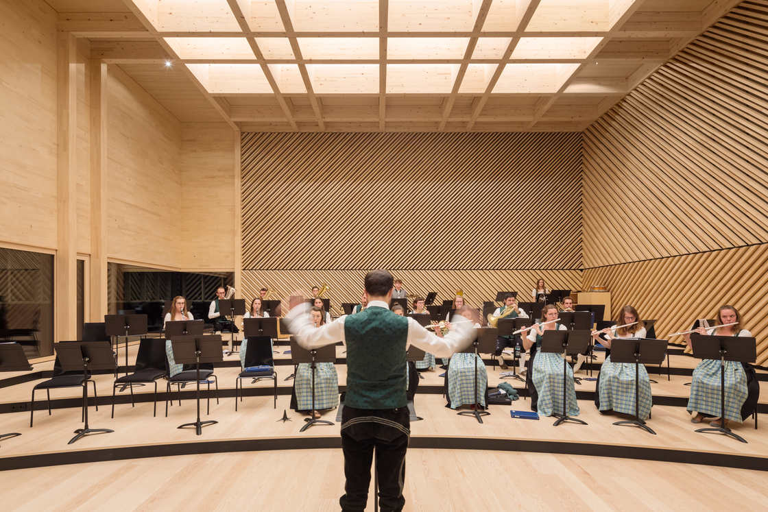 Ein Pressebild von Leonhard Hilzensauer