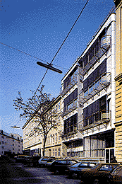 Ein Foto von James H. Morris