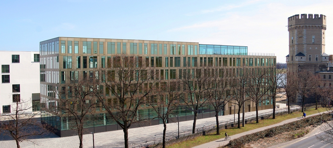 Ein Foto von moderne stadt