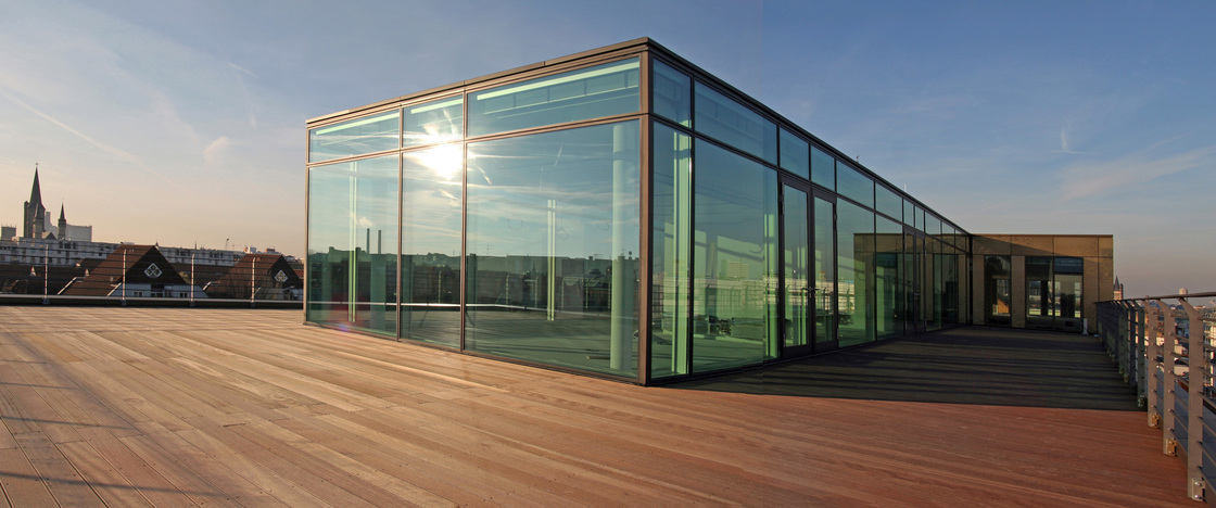 Ein Foto von moderne stadt