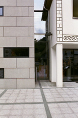 Bankgebäude RB und Platzgestaltung Anger, Foto: n17.architektur Rigler Architektur ZT-KG