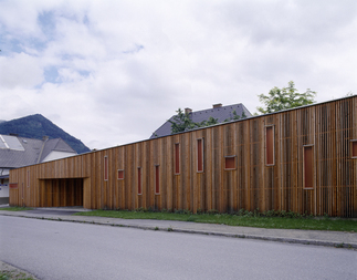 Lärmschutzwand und Carport, Foto: Paul Ott