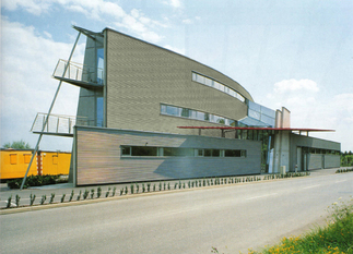 Rennstall- und Bürogebäude Dr. Marko, Foto: Peter Eder