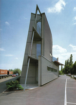 Rennstall- und Bürogebäude Dr. Marko, Foto: Peter Eder
