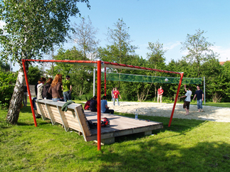 Jugendort: ovaler Volleyballplatz, Foto: Karin Standler