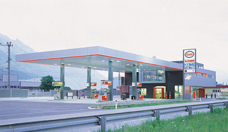 Tankstelle mit Restaurant, Foto: Christof Lackner