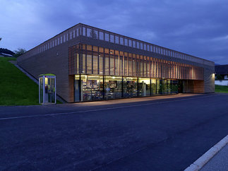 Gemeindezentrum | Gemeindeamt, Lebensmittelmarkt, Foto: Robert Fessler