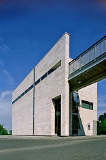 Reception Building and new tourist access path, Foto: Tibor Zsitva