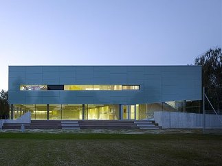 Volksschule Steyr – Resthof mit Turn- bzw. Veranstaltungssaal, Foto: Manfred Seidl