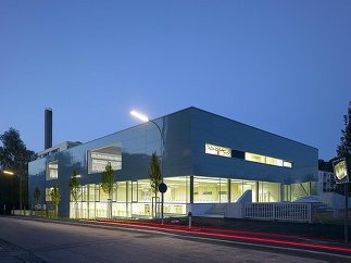 Volksschule Steyr – Resthof mit Turn- bzw. Veranstaltungssaal, Foto: Manfred Seidl