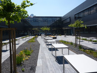 Klinikum Klagenfurt am Wörthersee, Foto: idealice Landschaftsarchitektur ZT