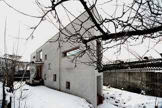 Ein schmales Haus, Foto: Geri Blasisker