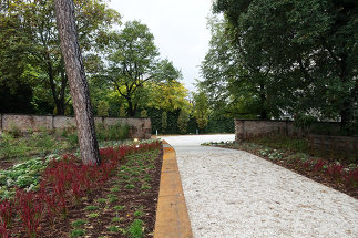 Neuer Vorplatz und Gartenzufahrt, Foto: 3:0 Landschaftsarchitektur Gachowetz Luger Zimermann OG