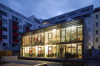 Büro Um- und Zubau, Aufstockung für Wohnungen, Foto: Manfred Seidl