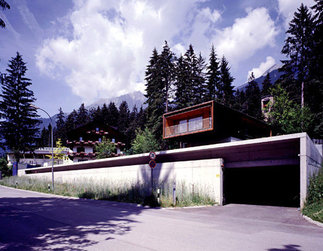 Personalhaus mit Tiefgarage, Foto: Günter Richard Wett