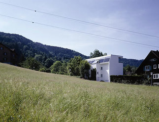 Dachaufbau Haus Abbrederis, Foto: Bruno Klomfar