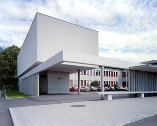 Bibliothek BORG-HAK, Foto: Dietmar Tollerian