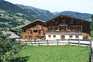 Wohnungen und Bauernhaus, Foto: Werner Feiersinger