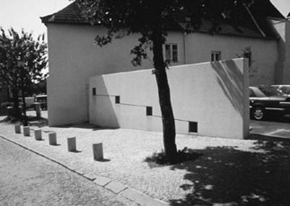Mauer mit Brunnen, Foto: Wolfgang Krejs
