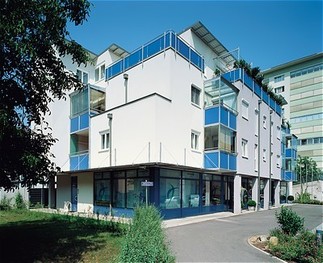 Wohnhaus mit Apotheke, Foto: Pez Hejduk