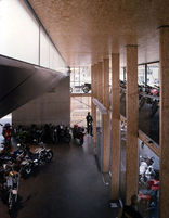Motorradwerkstatt, Verkauf und Museum, Foto: Paul Ott