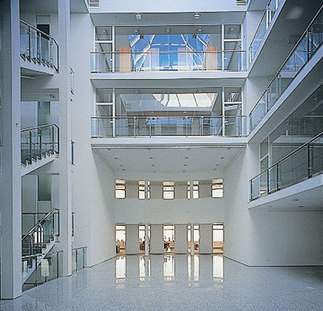 Bürogebäude Gebro, Foto: feilfoto