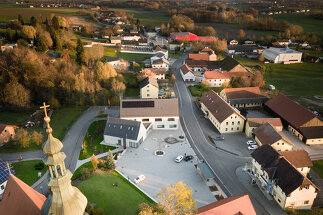 Amtsgebäude Tumeltsham, Foto: Kurt Kuball