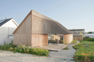 Haus mit Schilfdach, Foto: Gilbert Berthold