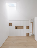 Haus mit Dachpyramide, Foto: Dominic Kummer