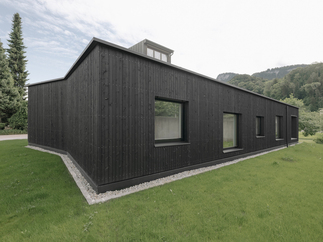 Haus mit Dachpyramide, Foto: Dominic Kummer