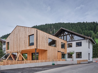 Volksschule und Kindergarten Oberperfuss, Foto: Günter Richard Wett