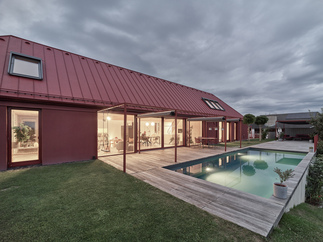 Das rote Haus, Foto: Kurt Hörbst