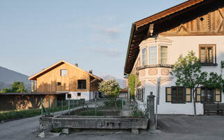 Wohnhaus mit Einliegerwohnung und Werkstatt, Foto: David Schreyer Wohnhaus mit Einliegerwohnung und Werkstatt, Foto: David Schreyer