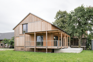 Haus beim Gehöft, Foto: Noah Santer Haus beim Gehöft, Foto: Noah Santer