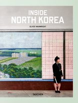 Inside North Korea,  von Oliver Wainwright mit Julius Wiedemann (Hrsg.). 