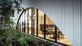 Wellenfassade mit Waldluft